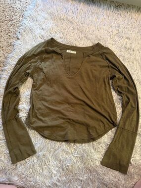 We The Free Free People Olive Green Lightweight Long Sleeve V-Neck Top